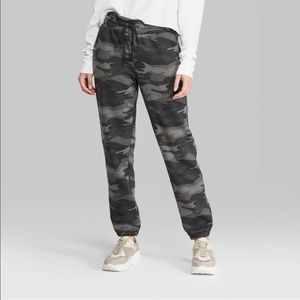 Never worn camo print High rise sweatpants - xxl
